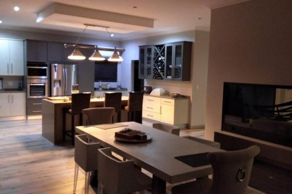 Pecanwood Estate Luxury Villa 5 Bedrooms With Pool Hartbeespoort Exterior foto